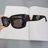 Fialové sluneční brýle